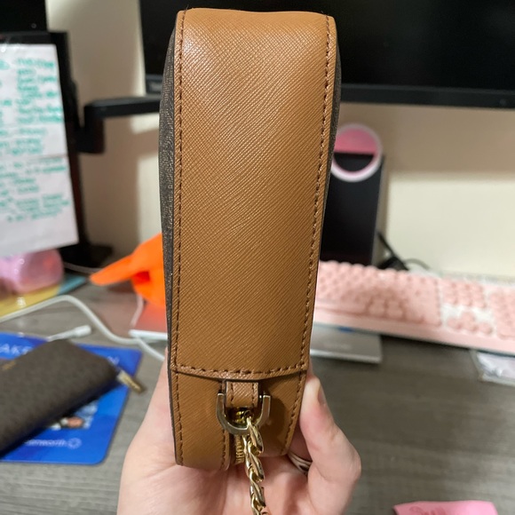 Practically New Michael Kors Matching cross body/wallet - Picture 12 of 13